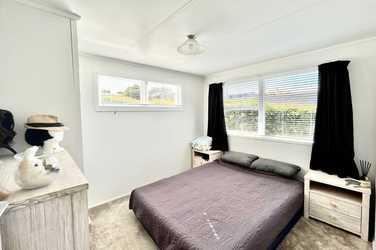 Photo of property in 2/25 Drome View Place, Beach Haven, Auckland, 0626