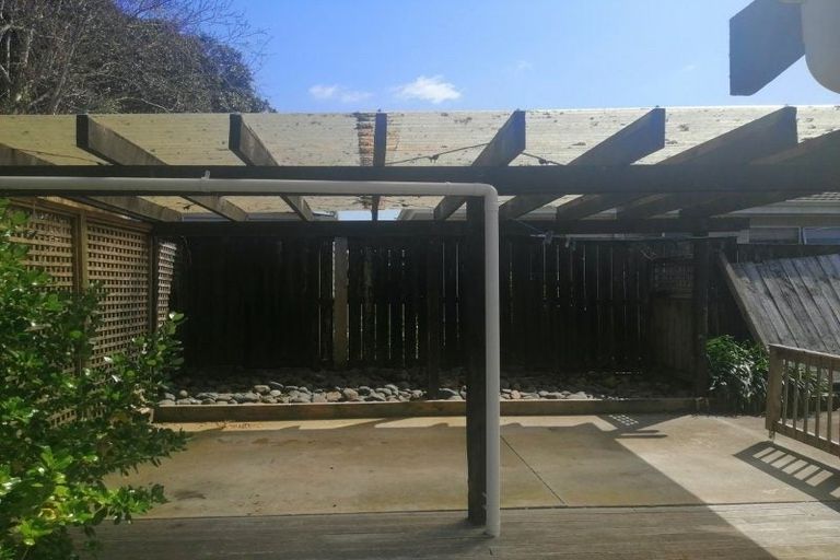 Photo of property in 2/13 Rapallo Place, Farm Cove, Auckland, 2012