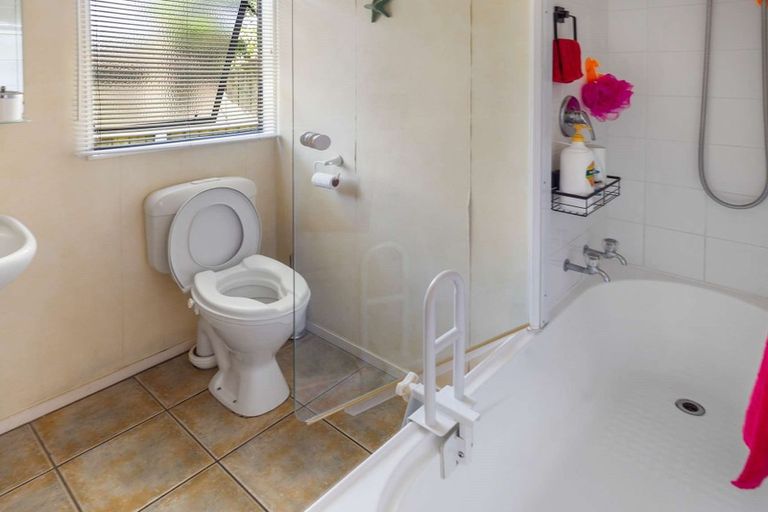 Photo of property in 126 Bream Bay Drive, Ruakaka, 0116