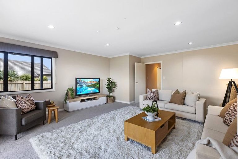 Photo of property in 10 Ascot Way, Orewa, 0931