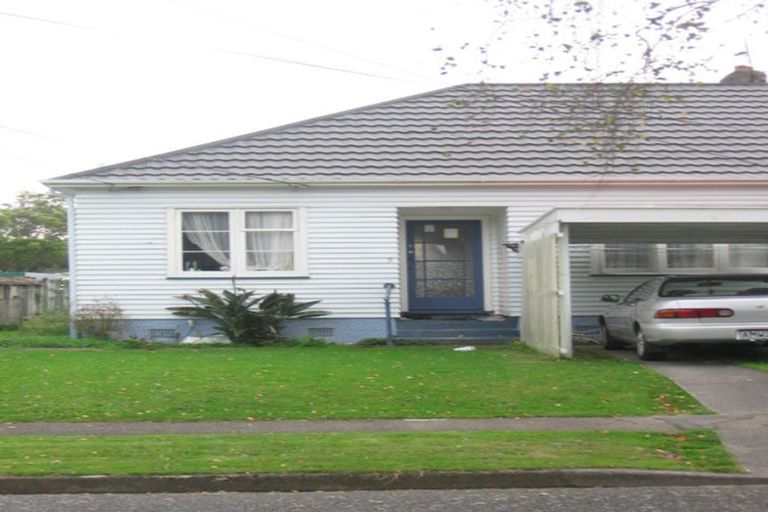 Photo of property in 5 Durham Crescent, Fairfield, Lower Hutt, 5011