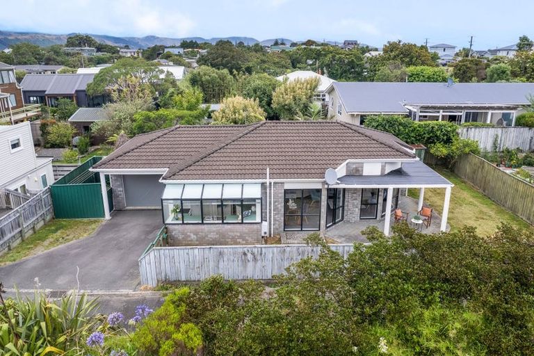 Photo of property in 12 Toru Road, Paraparaumu Beach, Paraparaumu, 5032