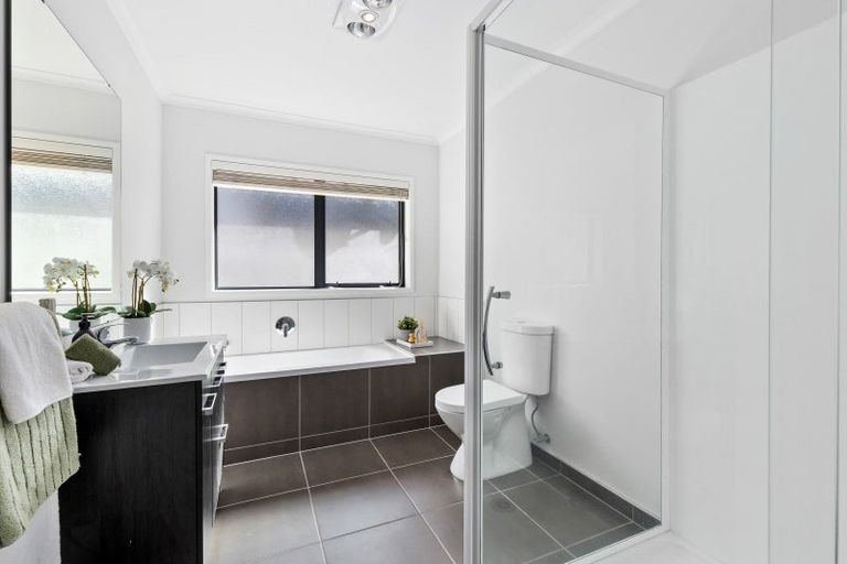 Photo of property in 33 Mural Place, Greenhithe, Auckland, 0632