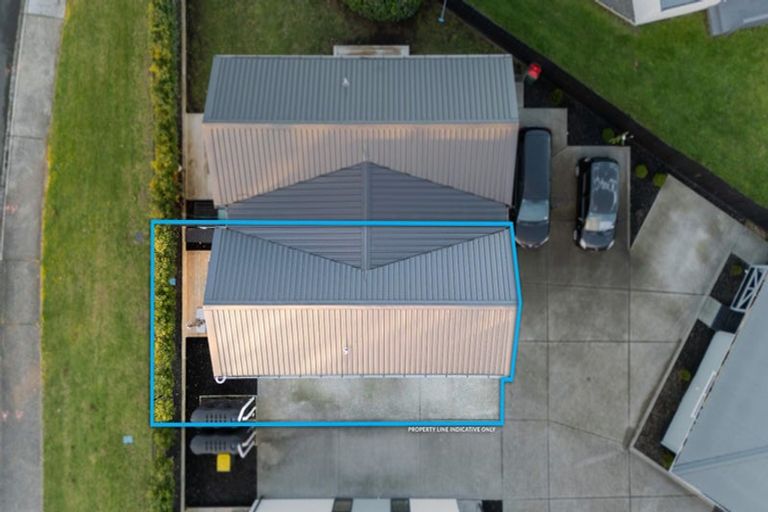 Photo of property in 3/111 Hobsonville Road, West Harbour, Auckland, 0618