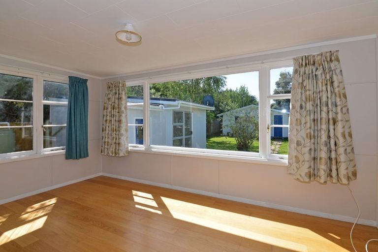 Photo of property in 674 Waikawa Beach Road, Waikawa Beach, Levin, 5573