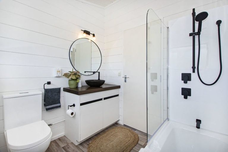 Photo of property in 4 Skelton Crescent, Paparoa, 0571