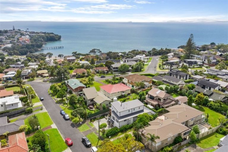 Photo of property in 2/9 Folkestone Street, Murrays Bay, Auckland, 0630