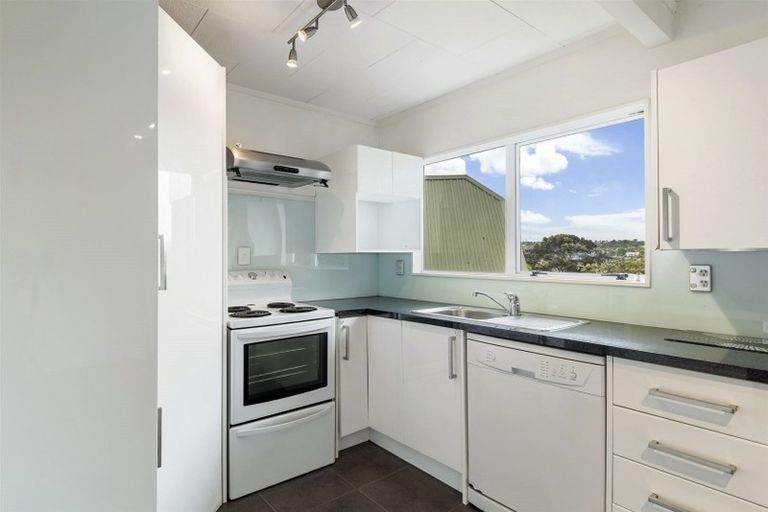 Photo of property in 2/27 Witheford Drive, Bayview, Auckland, 0629