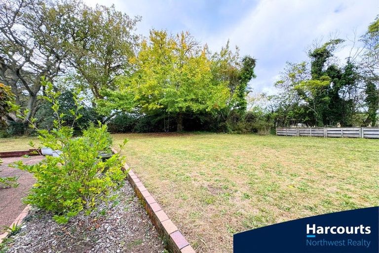 Photo of property in 86 Tawa Road, Kumeu, 0891