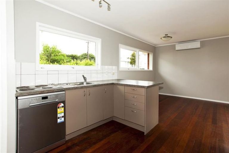 Photo of property in 1/134 Calliope Road, Stanley Point, Auckland, 0624
