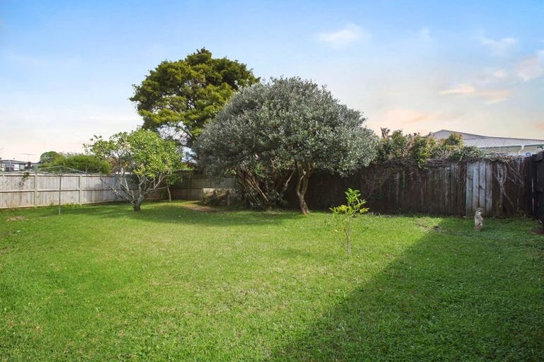 Photo of property in 32 Glenmore Road, Sunnyhills, Auckland, 2010