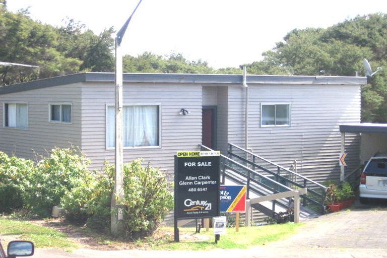 Photo of property in 2/26 Bryers Place, Bayview, Auckland, 0629