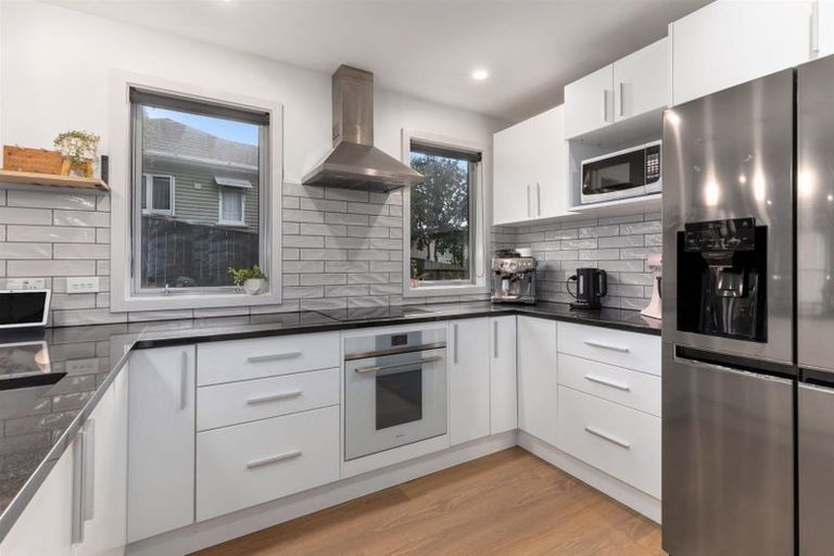 Photo of property in 122a Main Road, Titahi Bay, Porirua, 5022