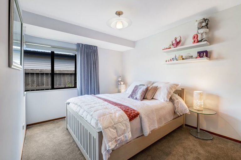 Photo of property in 6 Crown Road, Tindalls Beach, Whangaparaoa, 0930