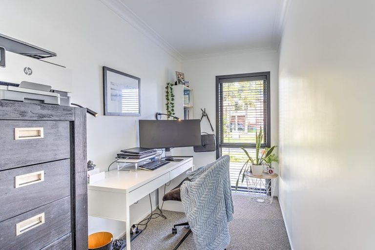 Photo of property in 77 Gilbass Avenue, Hamilton Lake, Hamilton, 3204