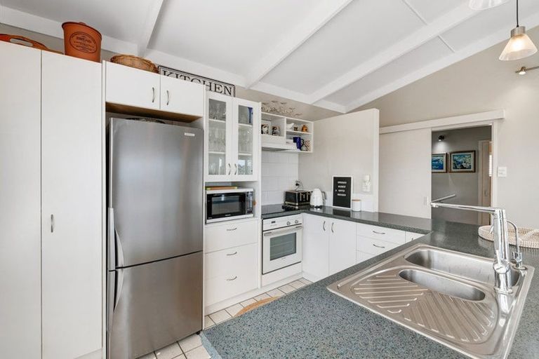 Photo of property in 1/34 Totara Road, Stanmore Bay, Whangaparaoa, 0932