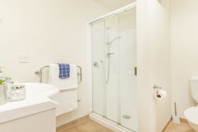 Photo of property in Atrium Towers, 7j/154 The Terrace, Wellington Central, Wellington, 6011