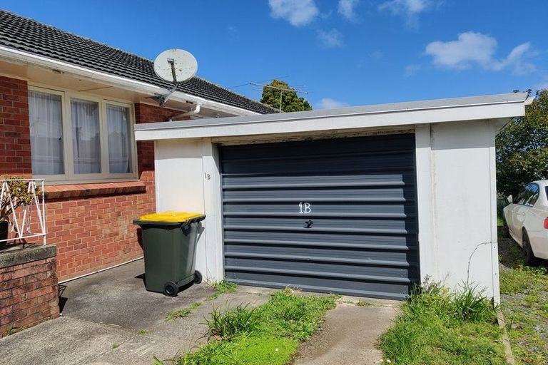 Photo of property in 2/1 Exmouth Road, Northcote, Auckland, 0627