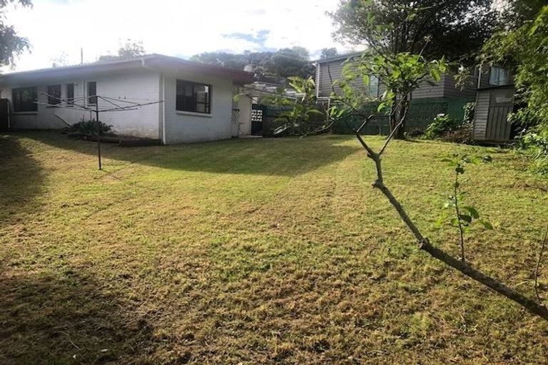 Photo of property in 2/2 Flavia Close, Torbay, Auckland, 0630