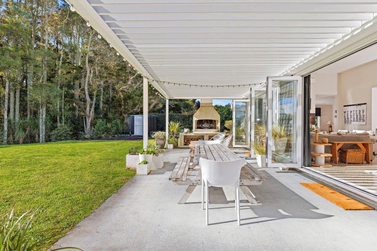 Photo of property in 32 Awanui Crescent, Matakana, 0985