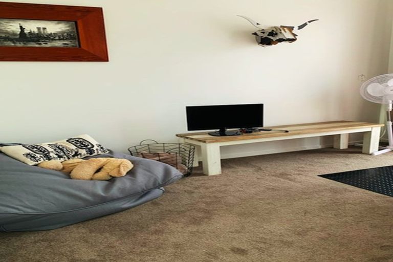 Photo of property in 3 Tuangi Street, Long Bay, Auckland, 0630