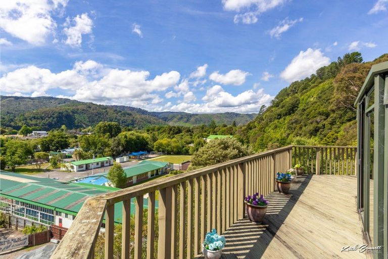Photo of property in 27 Plateau Road, Te Marua, Upper Hutt, 5018