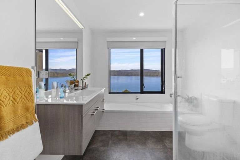 Photo of property in 67 Pretoria Road, Karaka Bays, Wellington, 6022