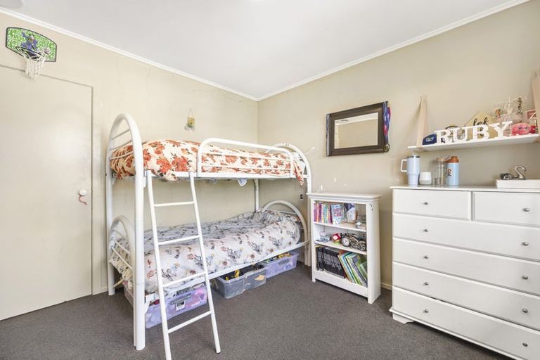 Photo of property in 30 Dellwood Avenue, Henderson, Auckland, 0612