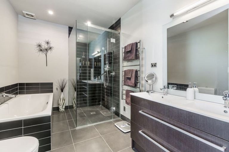 Photo of property in 4a Norwood Road, Bayswater, Auckland, 0622