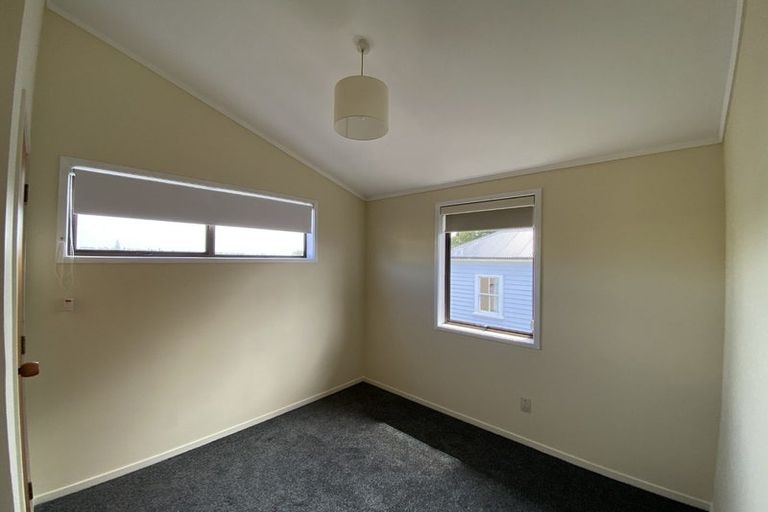 Photo of property in 1/6 Clare Place, Glenfield, Auckland, 0629