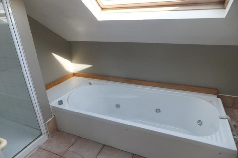 Photo of property in 1/19 Hills Road, Edgeware, Christchurch, 8013