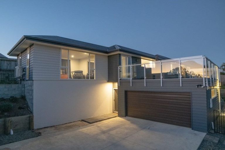Photo of property in 18b Galea Grove, Kelvin Grove, Palmerston North, 4414