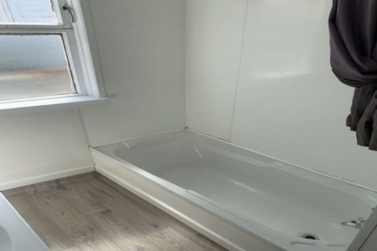 Photo of property in 98 Pembroke Street, Carterton, 5713