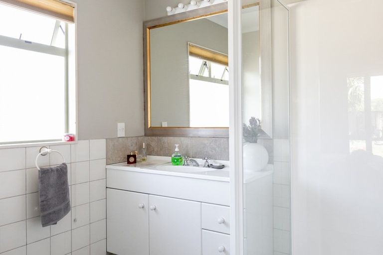 Photo of property in 18 Forbury Way, Taradale, Napier, 4112