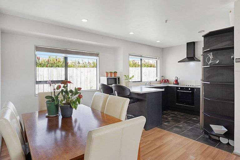 Photo of property in 16 O'sullivan Place, Waiuku, 2123