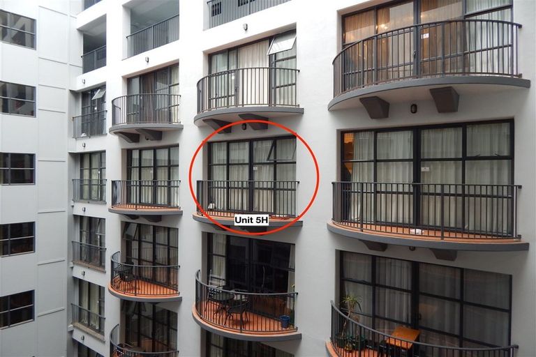 Photo of property in Atrium Towers, 5h/154 The Terrace, Wellington Central, Wellington, 6011