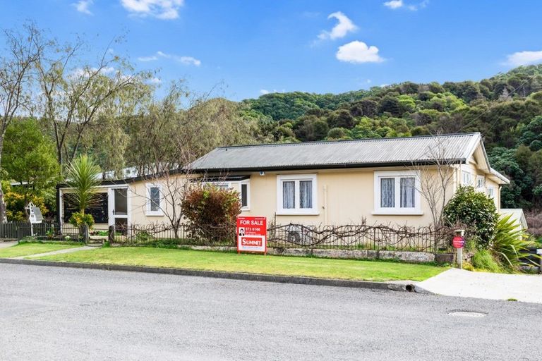 Photo of property in 62 Hampden Street, Picton, 7220