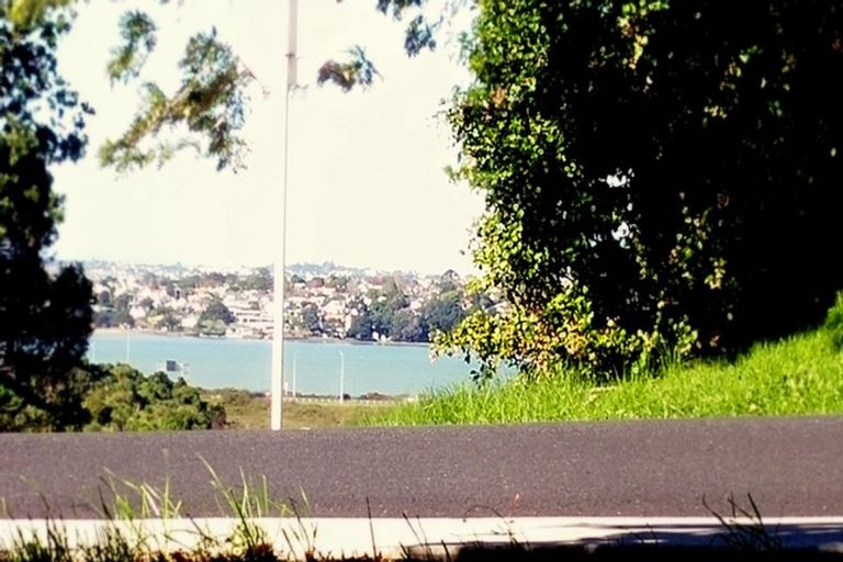 Photo of property in 1/84 College Road, Northcote, Auckland, 0627