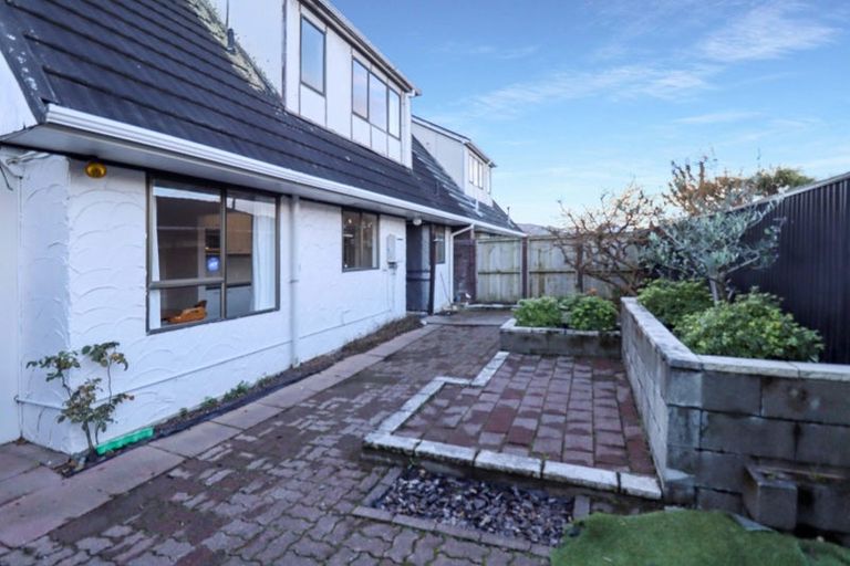 Photo of property in 2/45 Whites Line West, Woburn, Lower Hutt, 5010