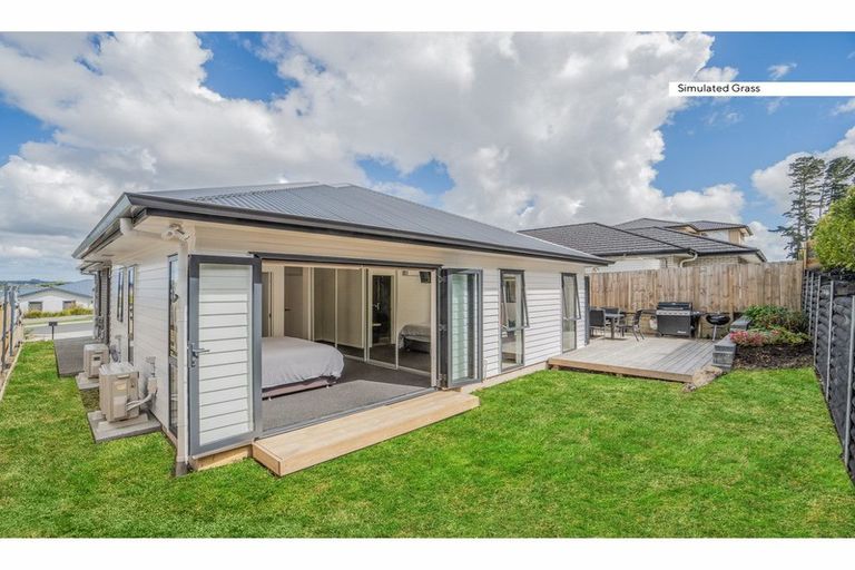 Photo of property in 30 Accolage Boulevard, Kumeu, 0810