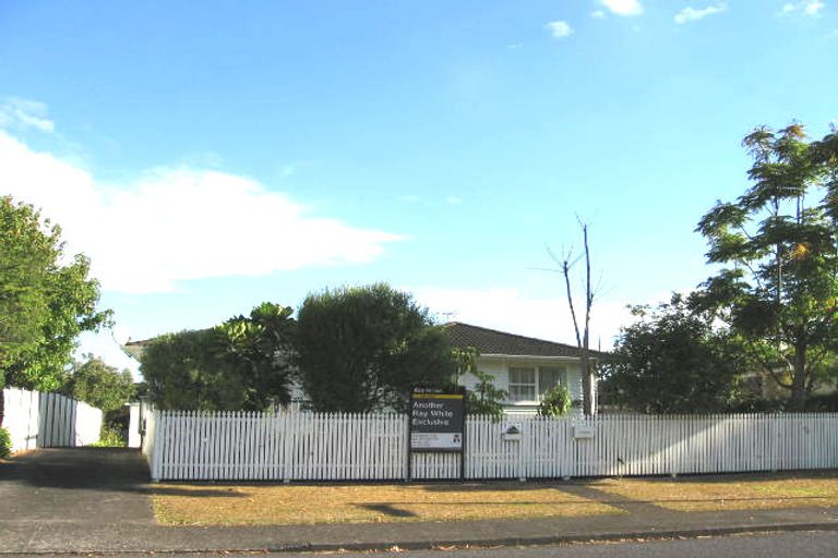 Photo of property in 56 Lantana Road, Green Bay, Auckland, 0604