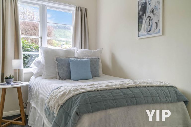 Photo of property in 6 Lyndhurst Road, Tawa, Wellington, 5028