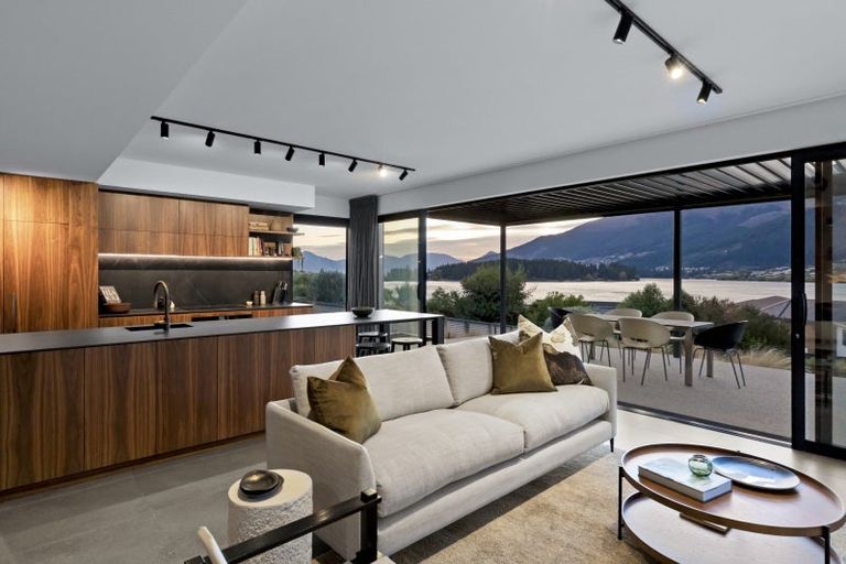 Photo of property in 513 Peninsula Road, Kelvin Heights, Queenstown, 9300