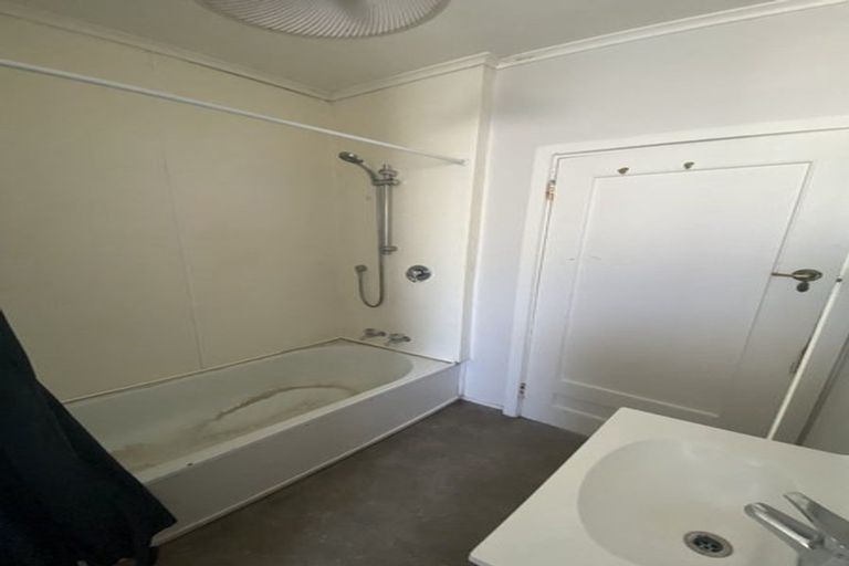 Photo of property in 2/243 The Terrace, Te Aro, Wellington, 6011