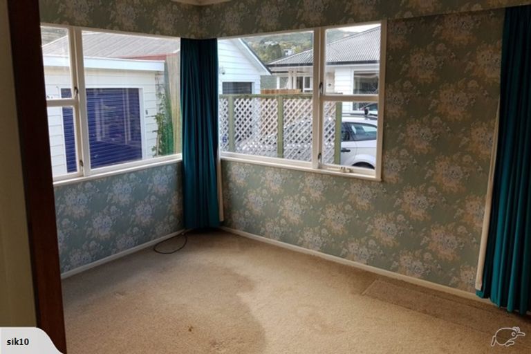 Photo of property in 9a Rewa Terrace, Tawa, Wellington, 5028