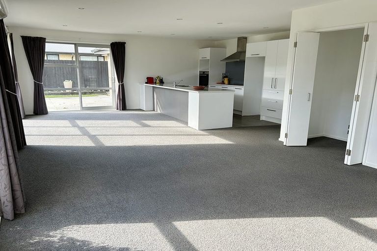 Photo of property in 8 Oakdene Place, Halswell, Christchurch, 8025