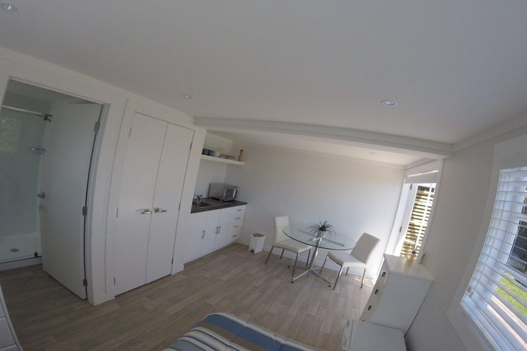 Photo of property in 12 Tindalls Bay Road, Tindalls Beach, Whangaparaoa, 0930