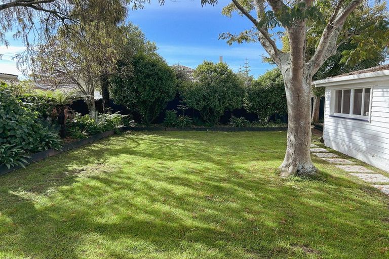 Photo of property in 104 Parkers Road, Tahunanui, Nelson, 7011