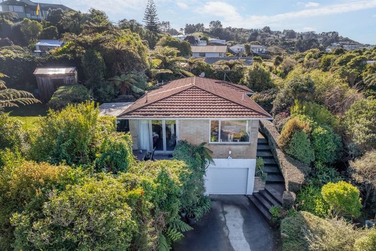 Photo of property in 30 Poto Road, Normandale, Lower Hutt, 5010