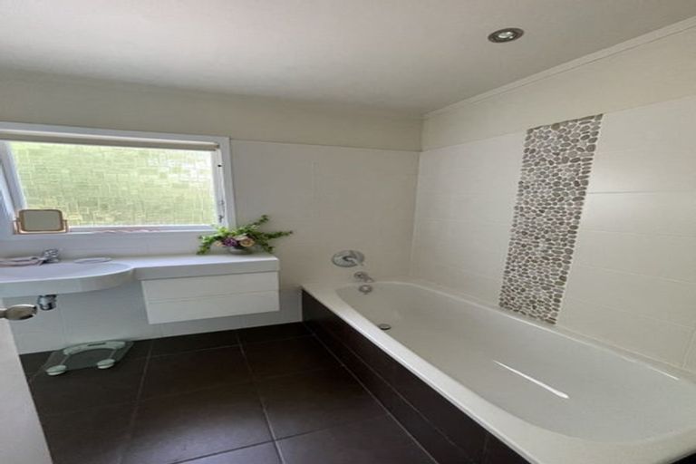 Photo of property in 42 Oaktree Avenue, Browns Bay, Auckland, 0630